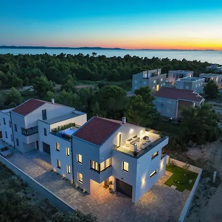 Marie Villa *