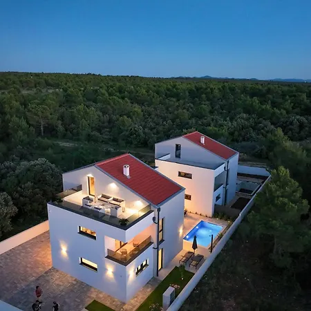 Marie Villa *