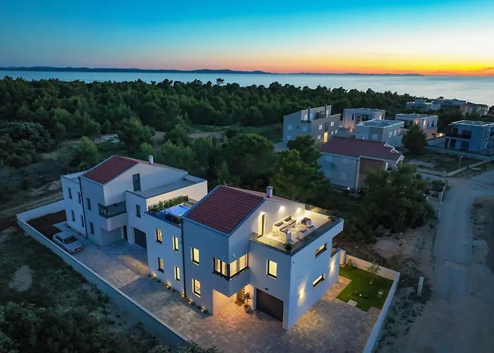 Marie Villa *